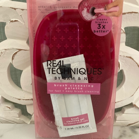 Real Techniques Other - REAL TECHNIQUES BRUSH CLEANSING PALETTE SALES Final Price!!!